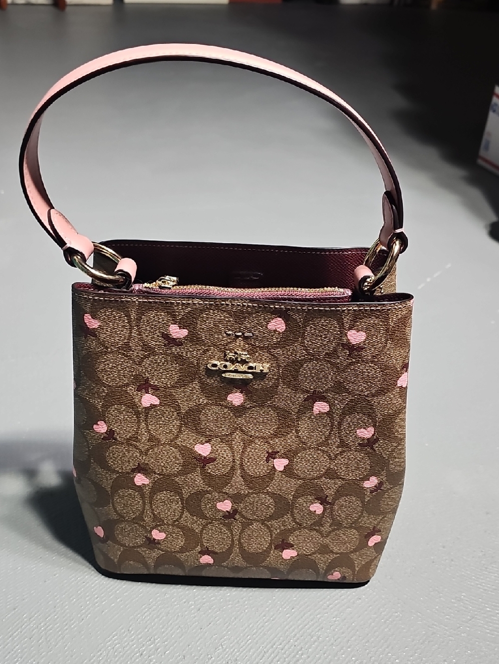 Coach C3238  NWOT Bucket Bag In Signature Canvas With Heart Floral Print